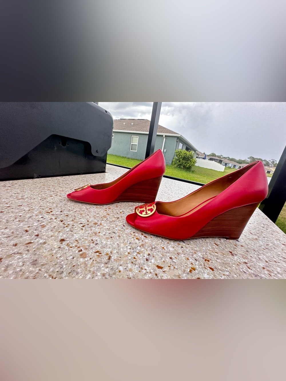 Tory Burch Red Leather Peep-Toe Heels with Gold Medallion size 10 - Picture 2 of 9